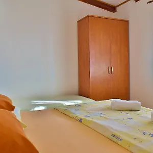 https://feniks-apartmani-lopar.primorje-gorskikotar.com