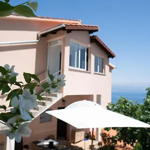 https://cvita-cozy-apartment-with-an-amazing-view.primorje-gorskikotar.com