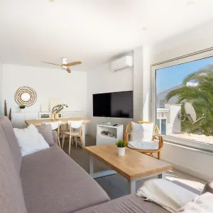 https://moderno-apartamento-playa-laguna-beach.es-andalucia.com