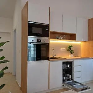 Lunaris Apartment